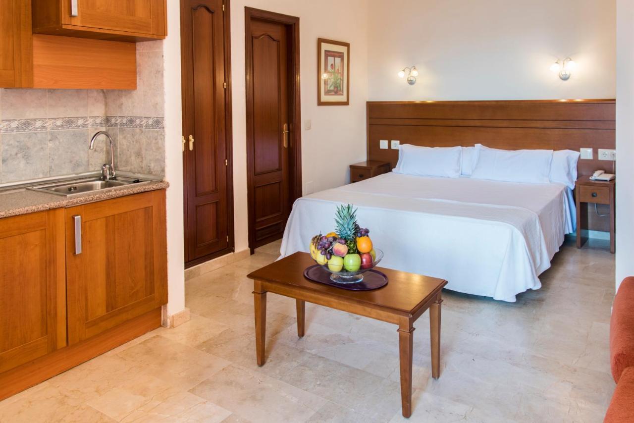 Apartamentos Don Juan Manilva Bagian luar foto